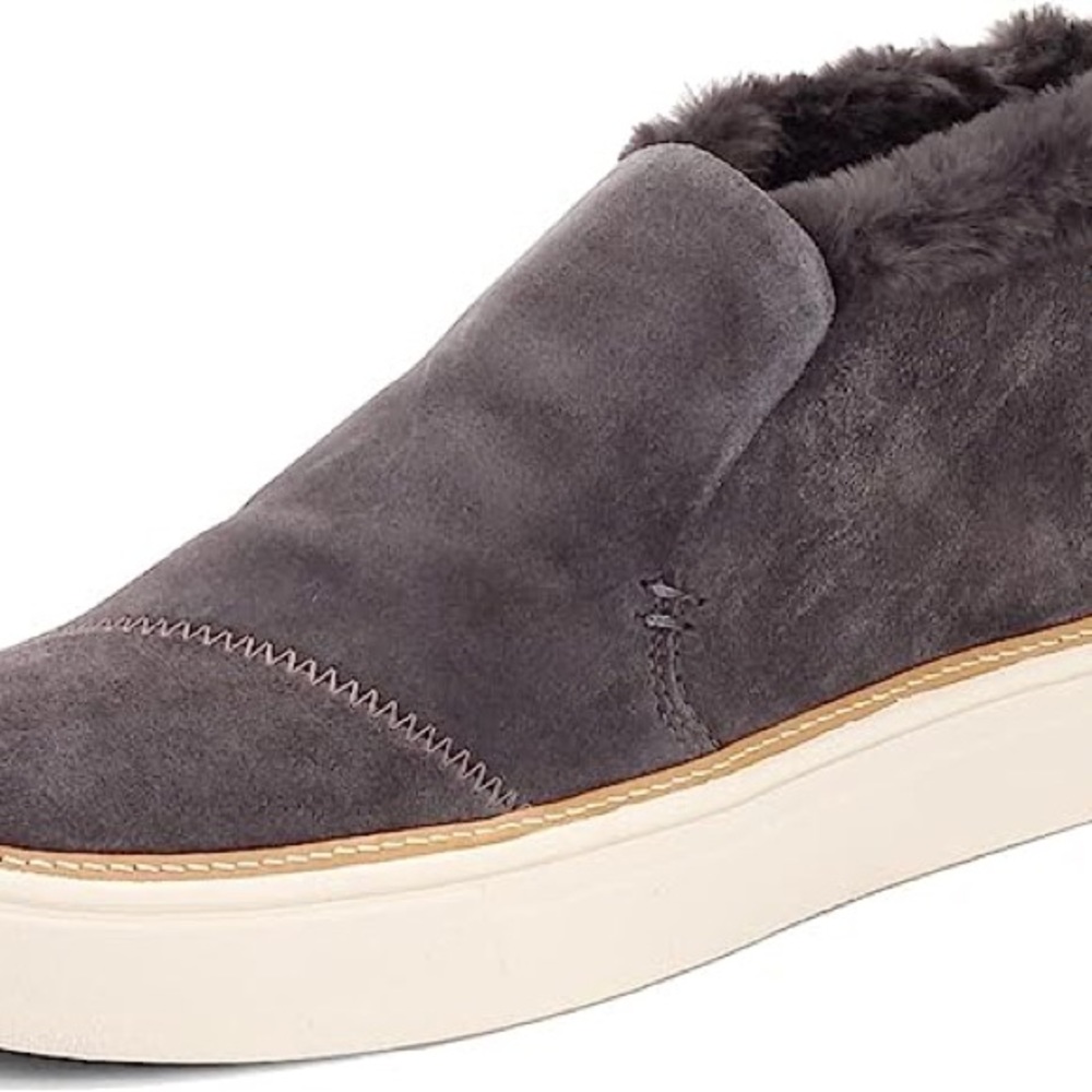 Super cute TOMS Paxton mid-cut slip on, size 8.5…..NWT!